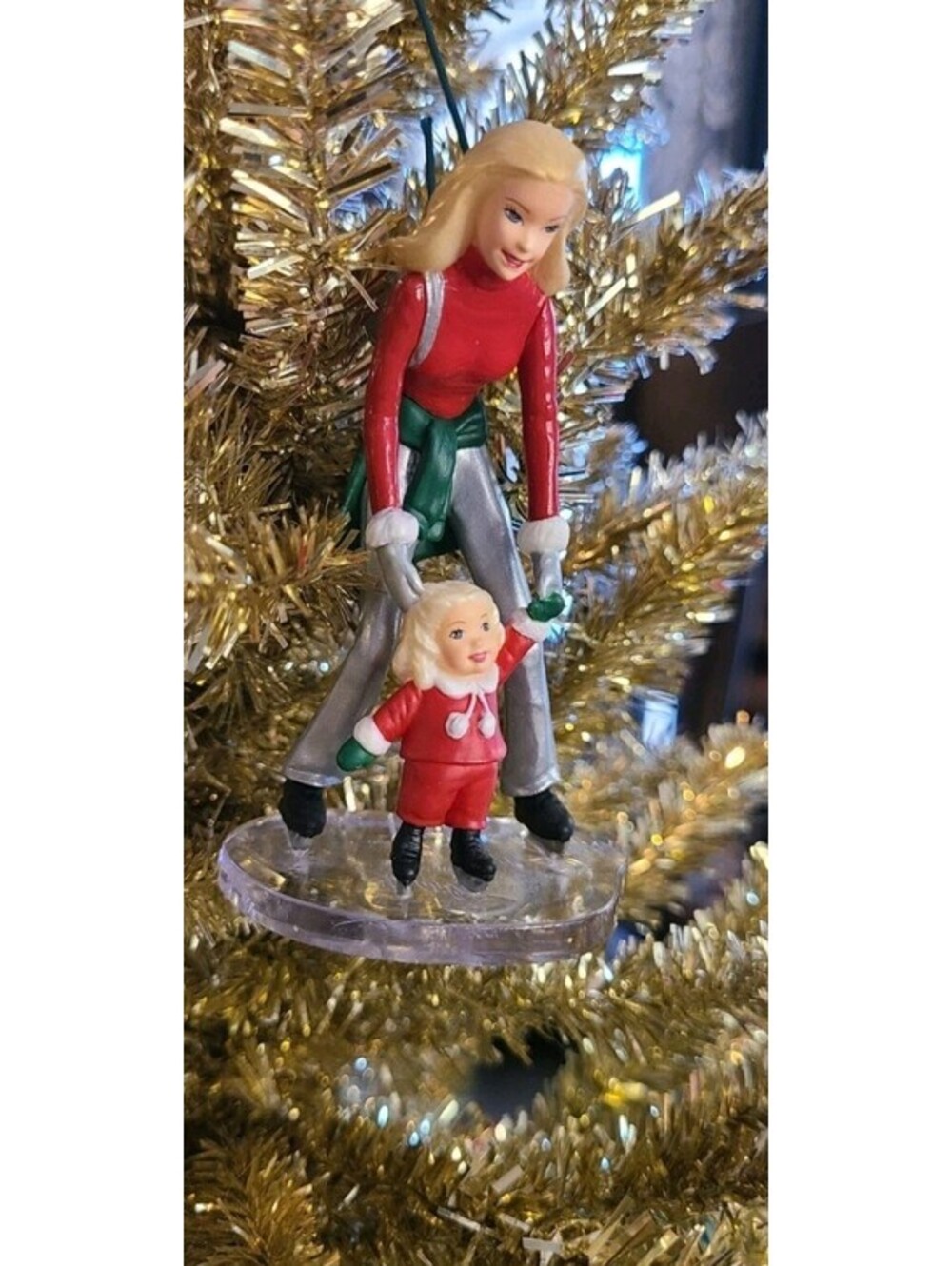 Hallmark Keepsake Ornament Barbie and Kelly on The Ice 2001